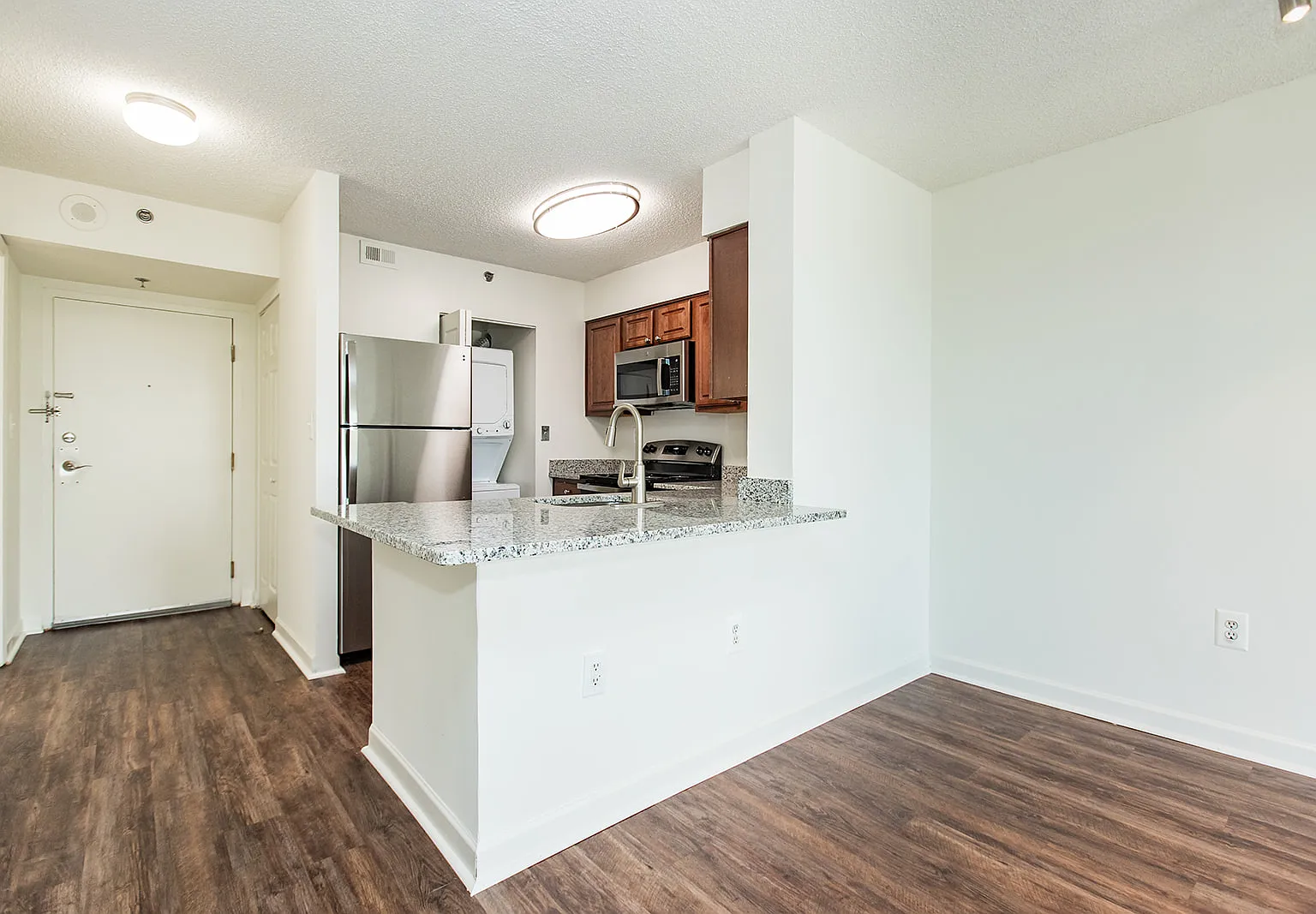 Lake Arbor Towers — Photo 2
