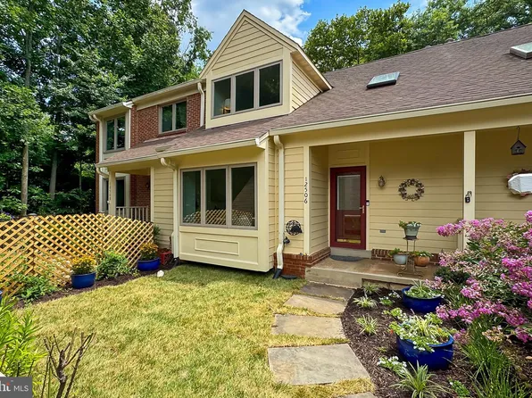 12506 N Lake Ct, Fairfax, VA 22033