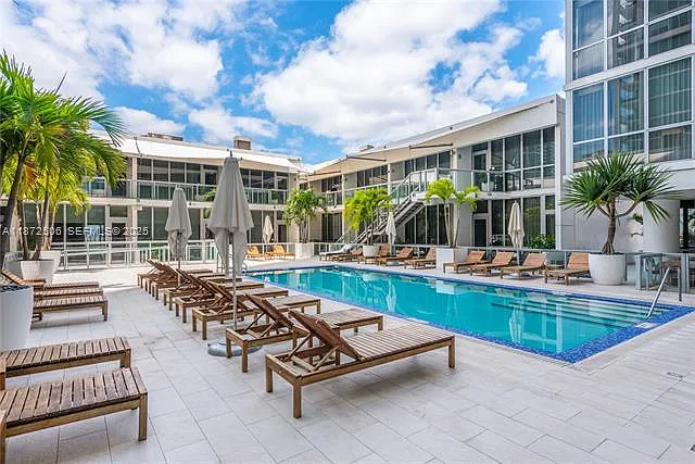 1100 Biscayne Blvd #LPH6105 — Photo 38