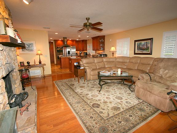 5th image of 104 Sweetwater Hills Dr