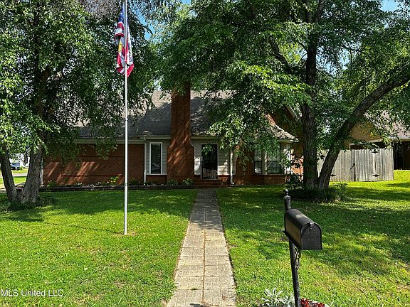 2nd image of 276 Sandalwood Dr