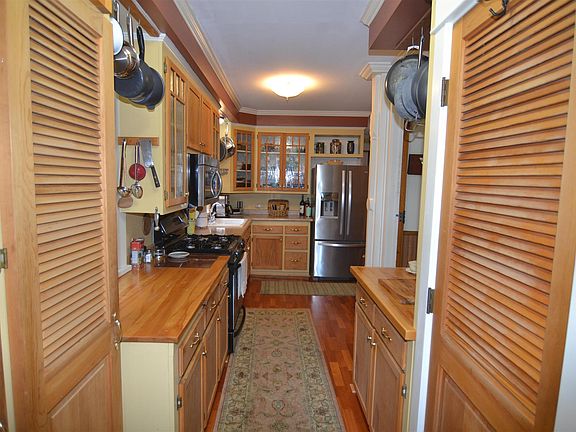3rd image of 721 McIndoe St