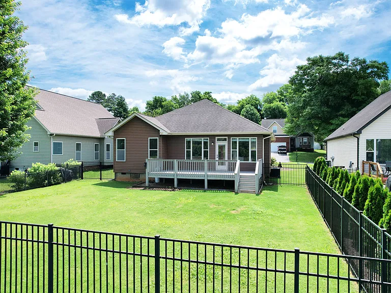 955 Dodie Dr — Photo 7