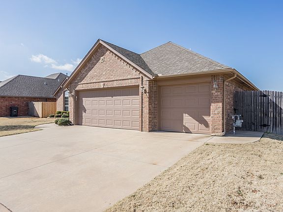 2nd image of 2117 Hackberry Creek Ave