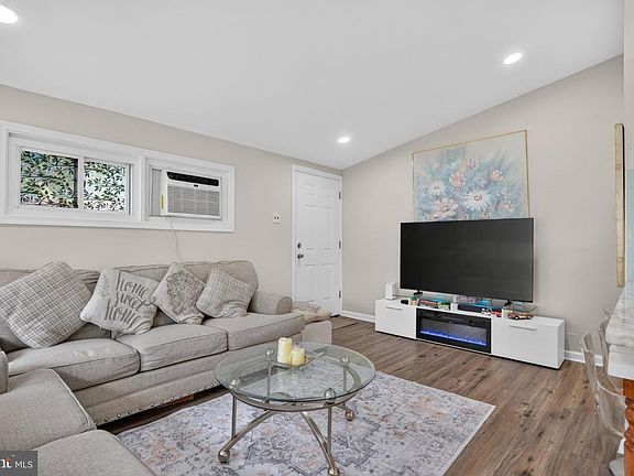 4th image of 227 Ruth Ave