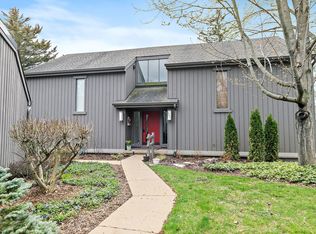 287 Deer Trail Ct APT D, Lake Barrington, IL 60010