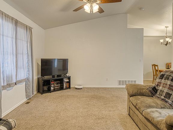 4th image of 3201 Goldenrod Ave
