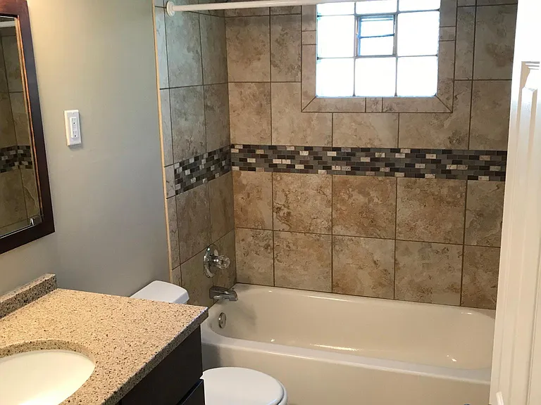 1102 Devonshire Dr — Photo 7