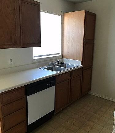 2nd image of 1506 Windward Dr APT B