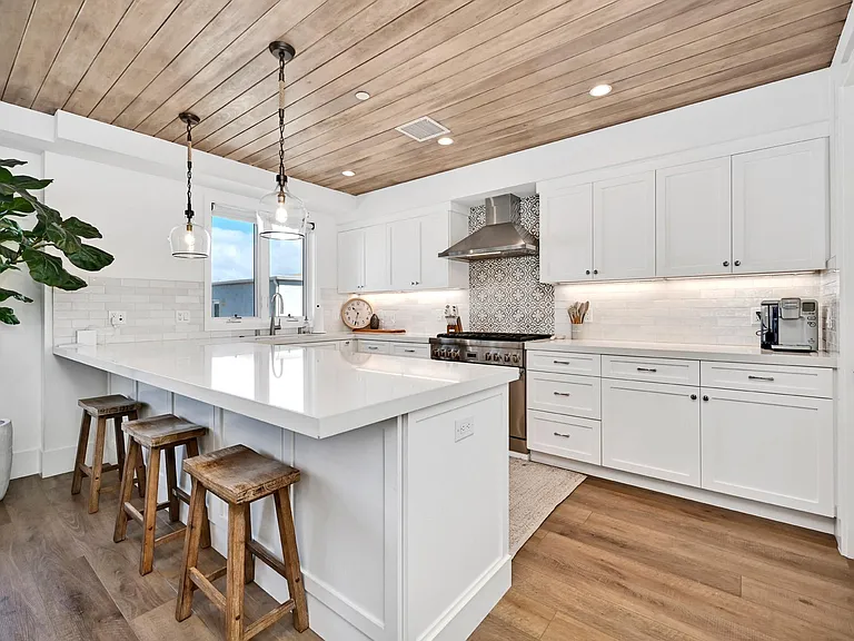 3940 Seashore Dr — Photo 14