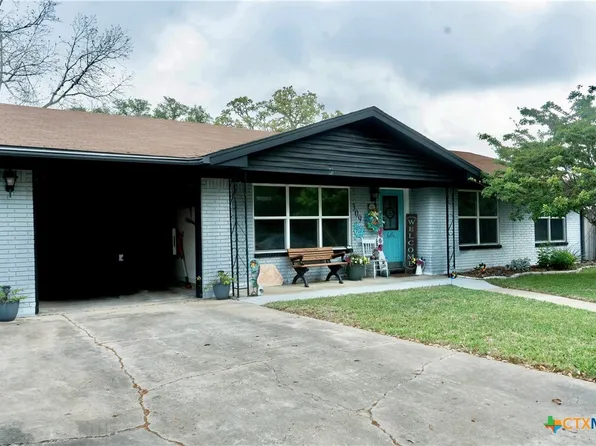 309 Hessler Dr, Hallettsville, TX 77964
