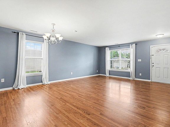 3rd image of 141 Willowridge Dr
