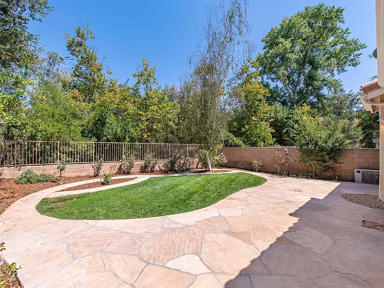 4774 Rhapsody Dr — Photo 35