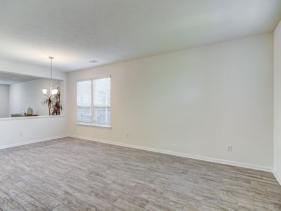 3rd image of 14718 Cypress Creek Pkwy