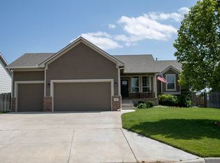 201 Springlake Dr, Newton, KS 67114