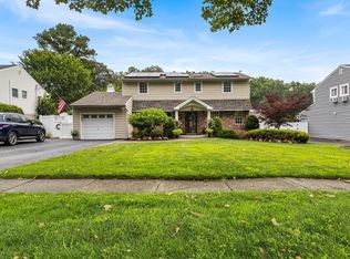 93 Boxwood Dr, Kings Park, NY 11754