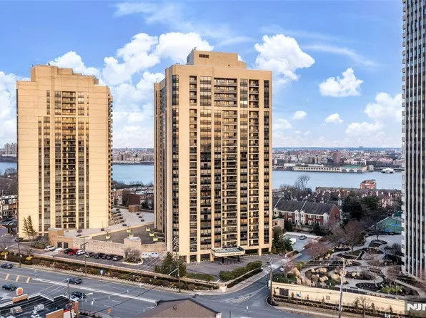 800 Palisade Ave APT 1804, Fort Lee, NJ 07024