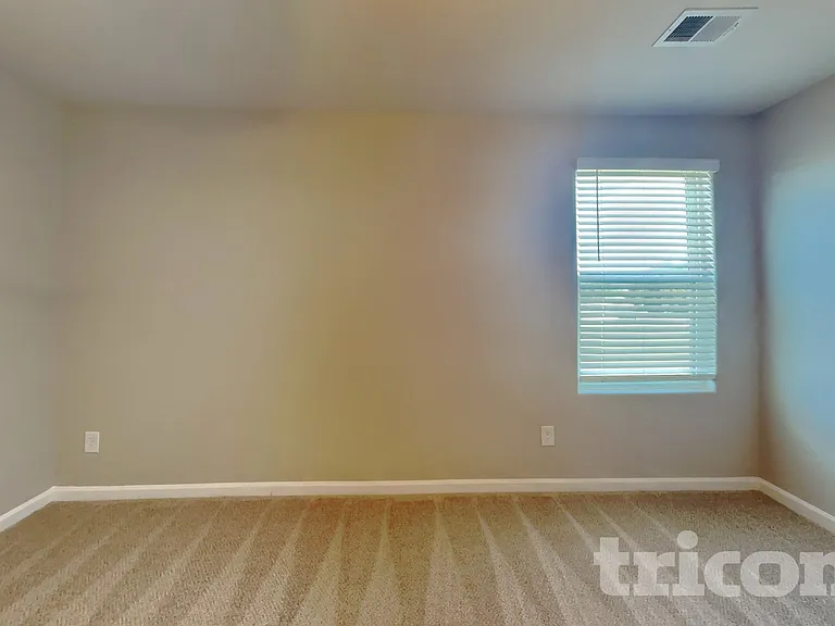 260 Chedworth Dr — Photo 7