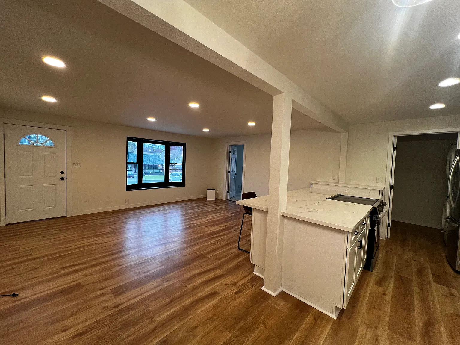 3 bed, 1150 sqft, $3,250 — Photo 2