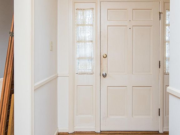 4th image of 3464 Belvoir Dr