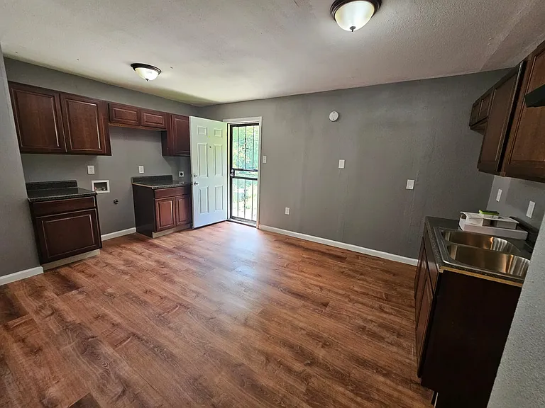 1325 Bruce St #1 — Photo 8