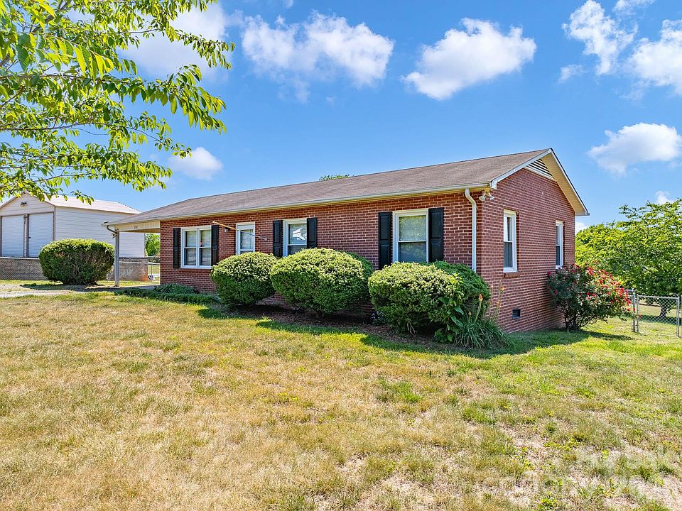1st image of 2101 La Mesa Ct