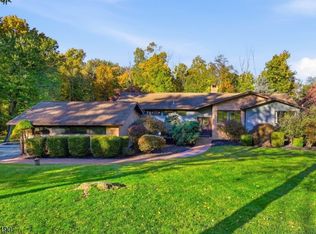 2 Fredonia Ct, Newton, NJ 07860