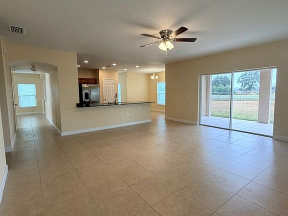 3rd image of 413 Britten Dr