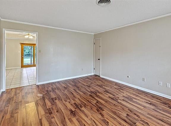 3rd image of 245 Vanessa Ave