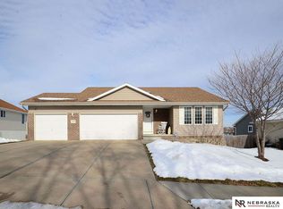 16118 Timberlane Dr, Omaha, NE 68136