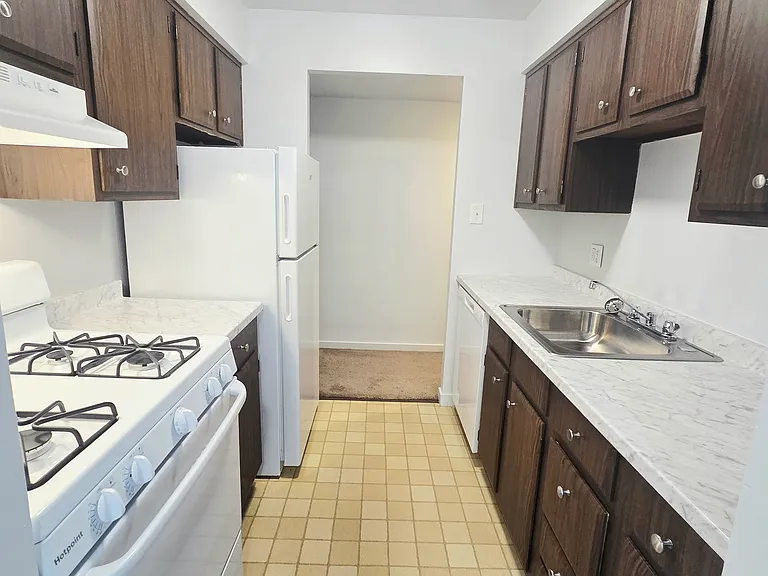 2201 Hollingsworth St #3C — Photo 13
