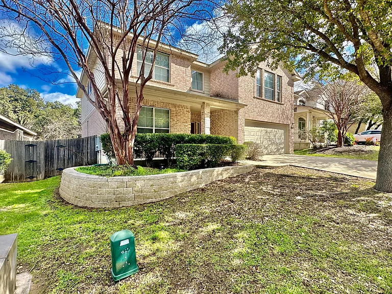 786 San Mateo — Photo 4