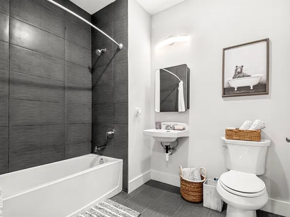 271 Sip Avenue image 15 of 17