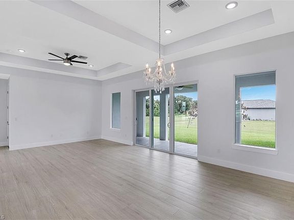 4th image of 1340 S Gator Cir