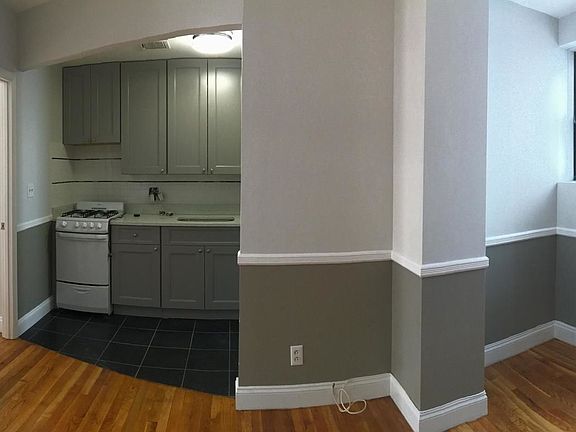 5th image of 128 Thompson St #104