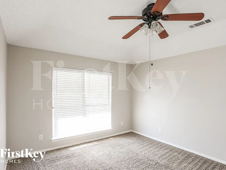 5902 Silverpoint Ct — Photo 10