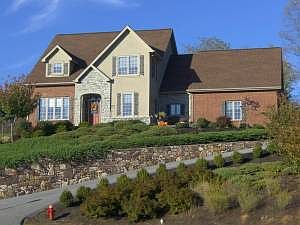 1st image of 215 Stonewall Dr