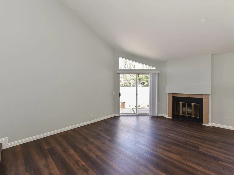 391 Stanford Ct — Photo 9