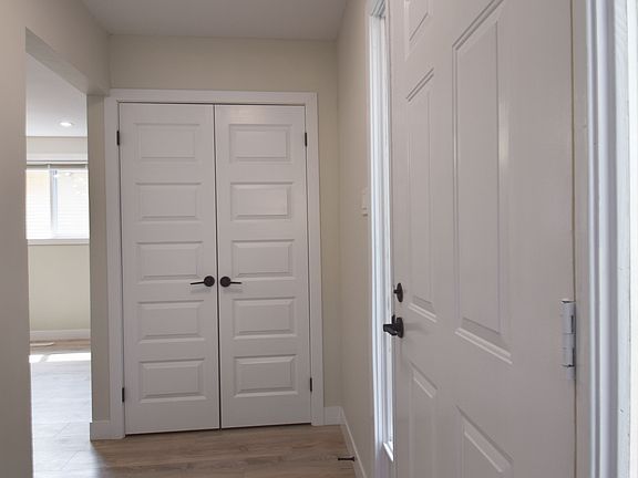 3rd image of 1048 Mahogany Rd