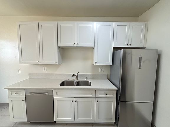 5th image of 169 N La Peer Dr #6