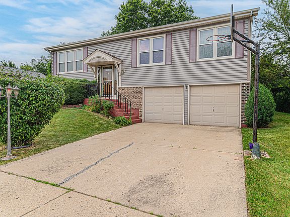 2nd image of 1940 Woodside Ln