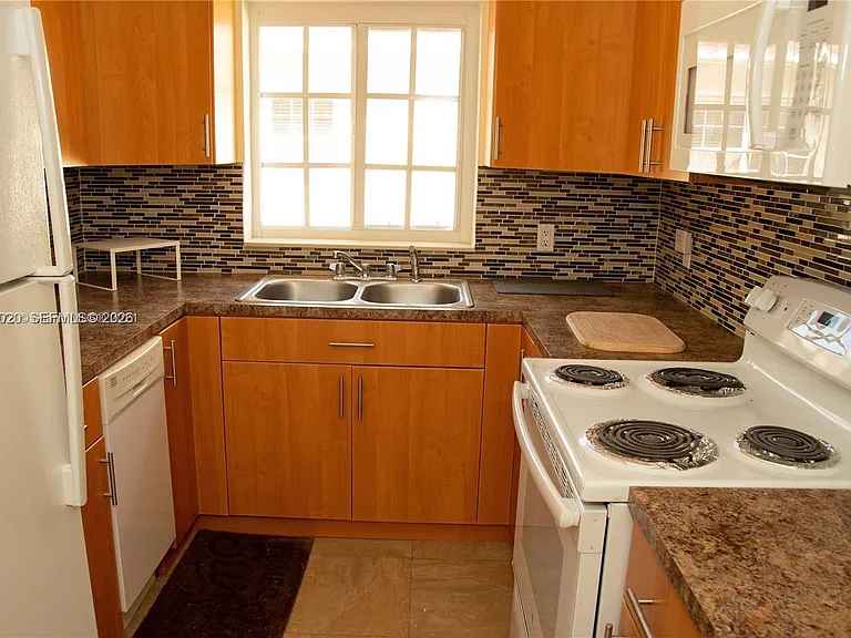 233 Madeira Ave #2 — Photo 6