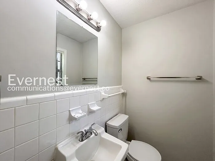 2372 Ashland Dr — Photo 16