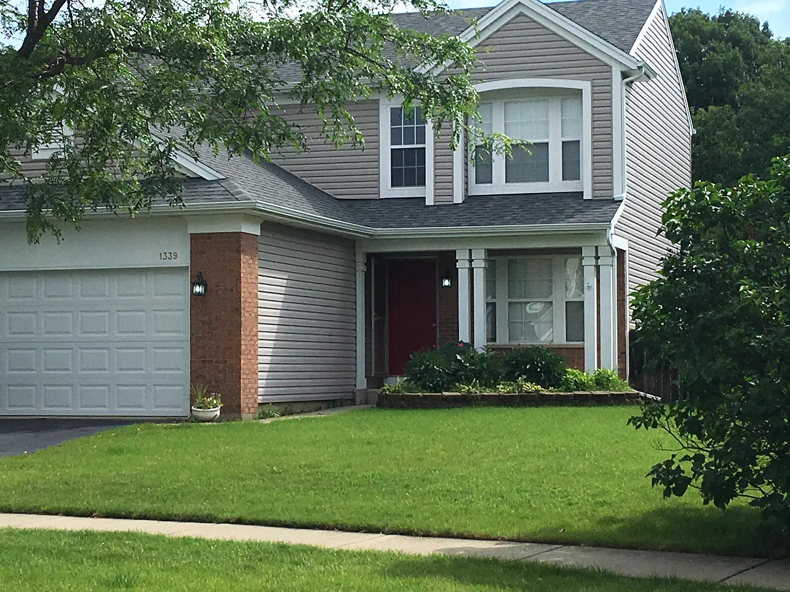 1339 Churchill Ln photo 1