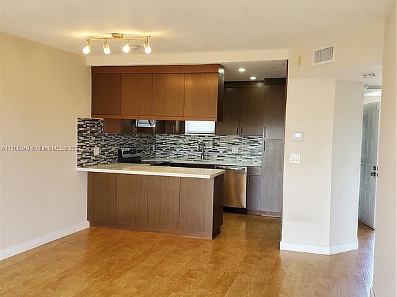 4th image of 8290 Lake Dr APT 525
