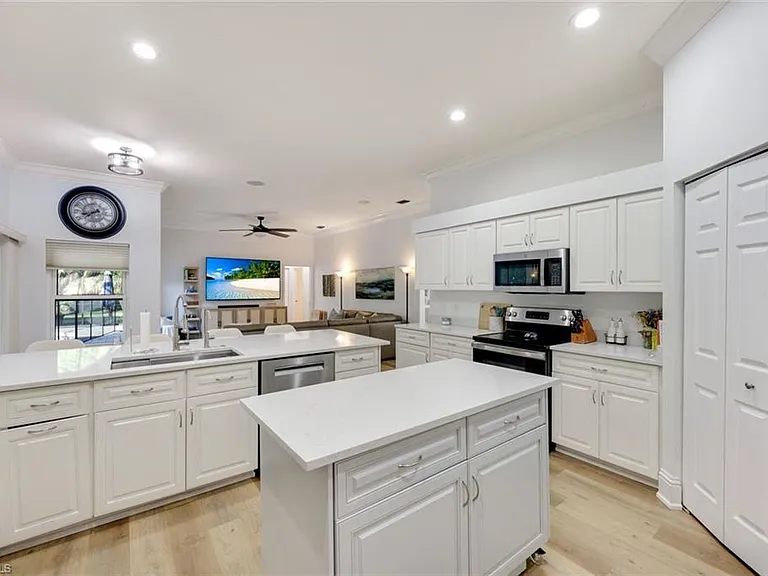 7500 Woodland Bend Cir — Photo 11