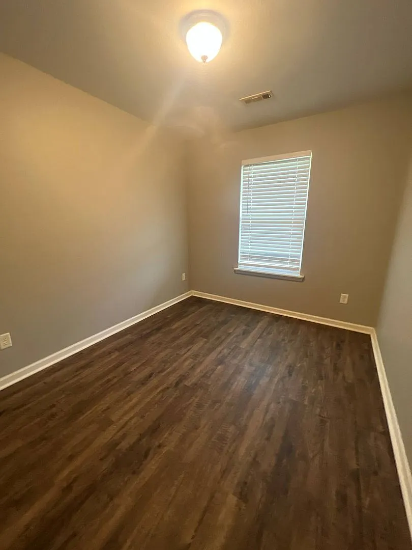 Newly built homes in Duenweg that have so much character! 3 bed/2 bath, one car garage, stainless... — Photo 4