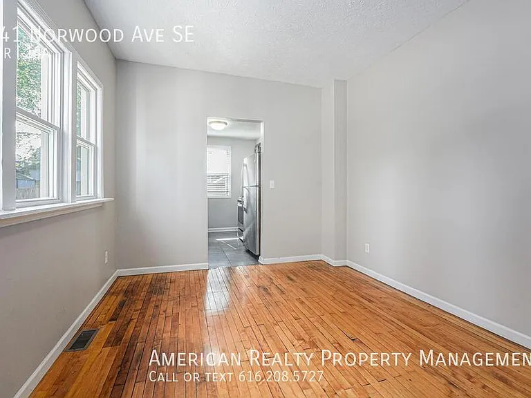 541 Norwood Ave SE — Photo 5
