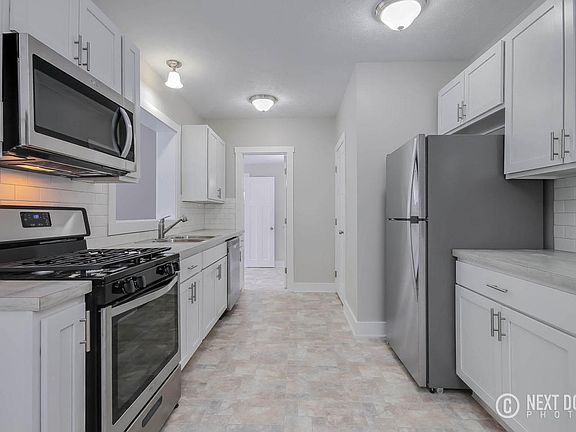 5th image of 418 Hoover St NE