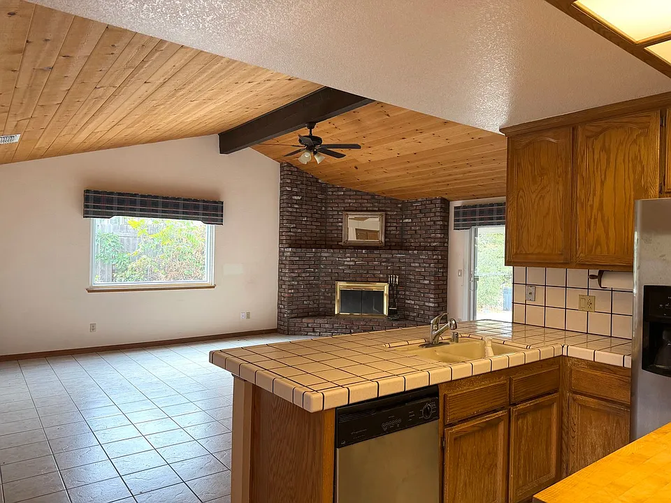 5523 Freeman Cir